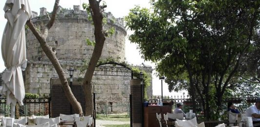 کافه رستوران کَستل رستوران کافه کَستل