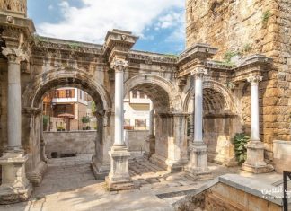 دروازه هادریان دروازه هاردیان