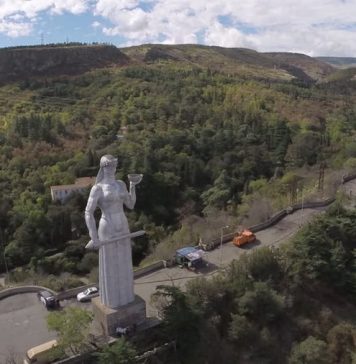 مجسمه کارتلیس ددا تفلیس مجسمه کارتلیس ددا