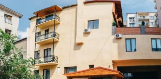 Georgian Holiday هتل جرجین هالیدی