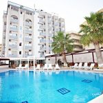 استخر روباز هتل داباکلار