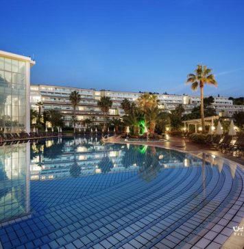 Pine Bay Holiday Resort هتل پاین بی هالیدی کوش آداسی