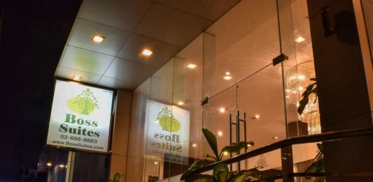 Boss Suites Nana Hotel