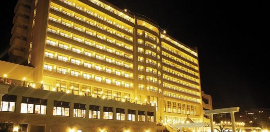 Korumar Hotel Deluxe هتل کرومار کوش آداسی