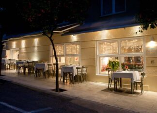 رستوران پاپاداکیس رستوران پاپاداکیس