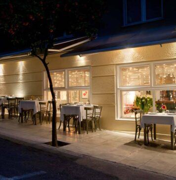 رستوران پاپاداکیس رستوران پاپاداکیس