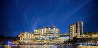 Charisma De Luxe Hotel