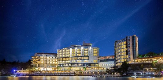 Charisma De Luxe Hotel