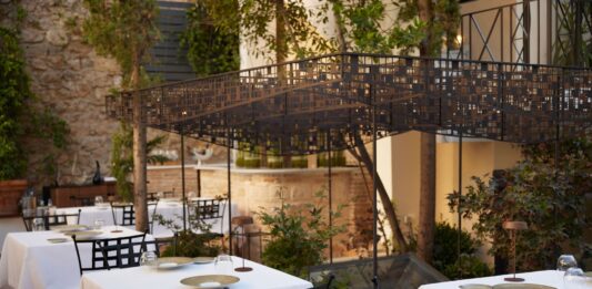 رستوران اسپاندی در آتن رستوران اسپاندی در آتن