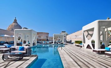 V Hotel Dubai استخر هتل وی دبی